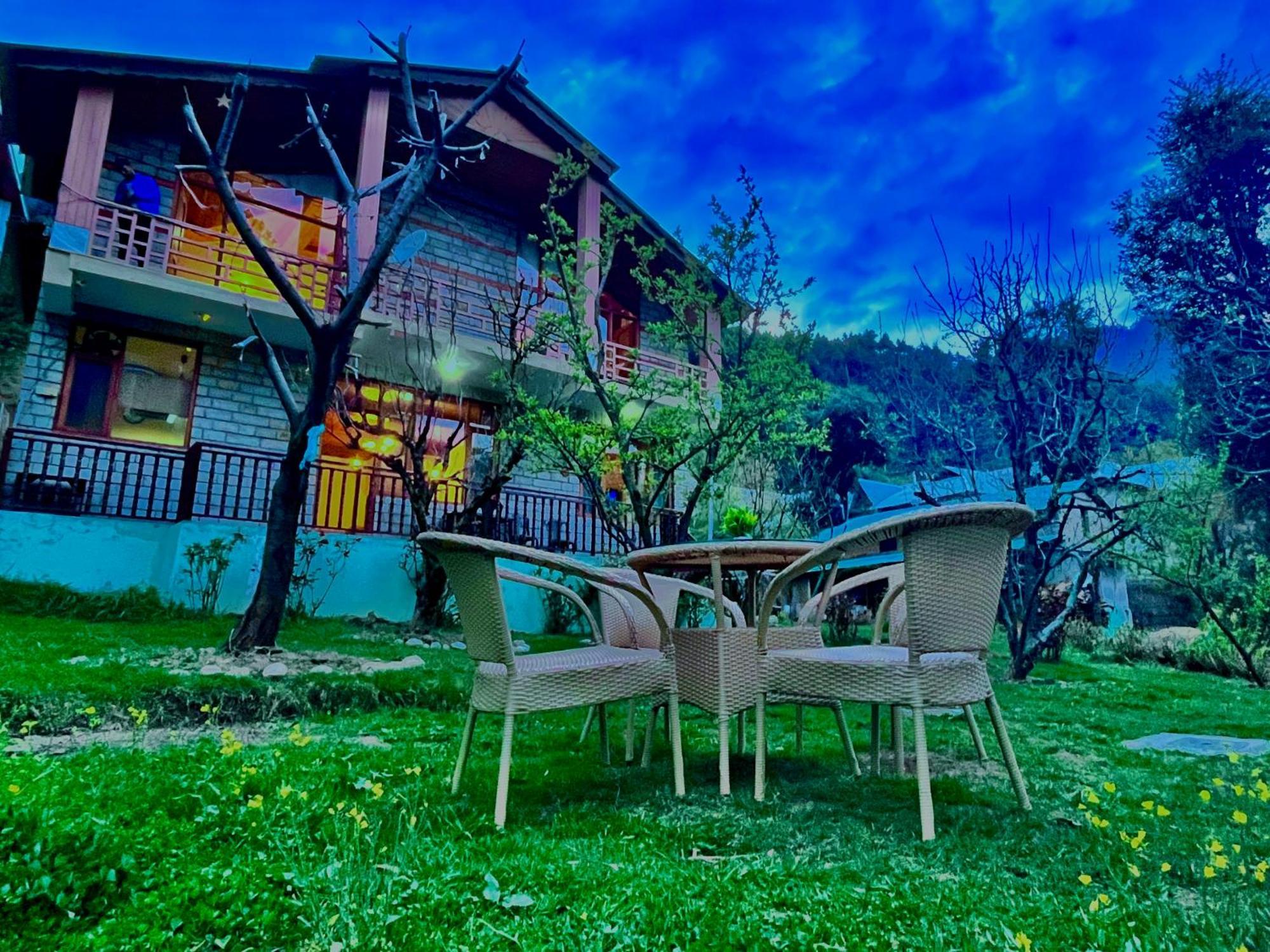 The Manu Emerald # Farmhouse # Top Selling Cottage In Manali # Peaceful Heritage Cozy Stay # Lawn With Bonfire # Most Awarded Exterior foto